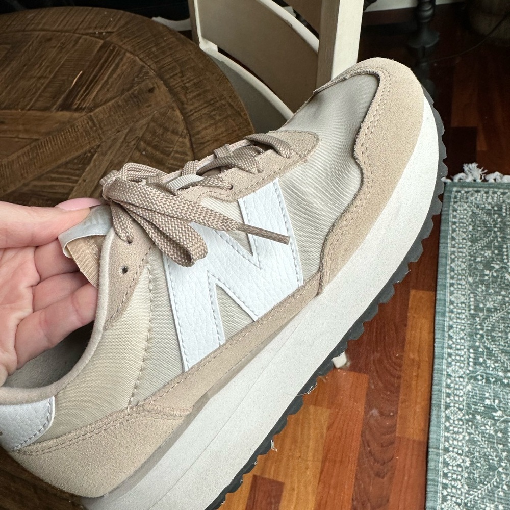 New Balance Women's Beige Sneakers - Picture 3 of 7